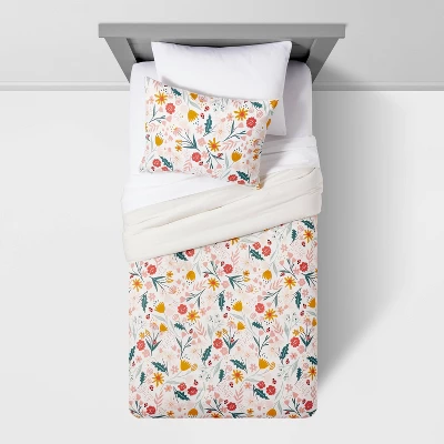 Floral Garden Cotton Kids' Comforter Set - Pillowfort™ 4 Floral Garden Cotton Kids' Comforter Set - Pillowfort™ - Image 2