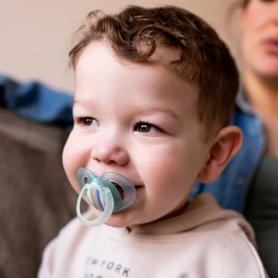 Tommee Tippee Night Pacifier 18-36m - White And Gray - 6pk 5 Tommee Tippee Night Pacifier 18-36m - White And Gray - 6pk - Image 3