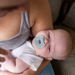 Tommee Tippee Ultra-Light Silicone Baby Pacifier 0-6m - 4pk -Baby World Shop GUEST 631fd8e7 2322 41a7 a786 828a3c02bfb1