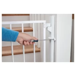 Safety 1st Ready To Install Gate, Fits Between 29" And 42" -Baby World Shop GUEST 976ceaae 231c 4717 b0c7 d95a4234b764