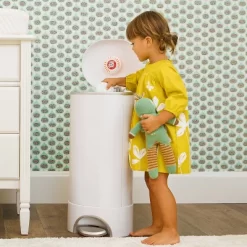 Munchkin STEP Diaper Pail, Powered By Arm & Hammer -Baby World Shop GUEST b9d822ce 784c 4b02 a2c0 45aedec875b4 1