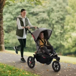 Radio Flyer Momentum Jogging Baby Stroller - Black -Baby World Shop GUEST e180883b 16fe 4a9e 95b4 10a9053306de