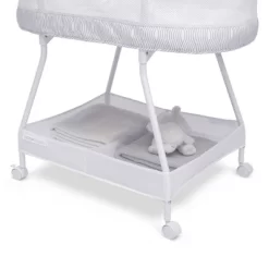 Delta Children Curve Bassinet - White And Gray -Baby World Shop GUEST fb5b08b5 7b15 466e 9c73 4e4ce157f92e